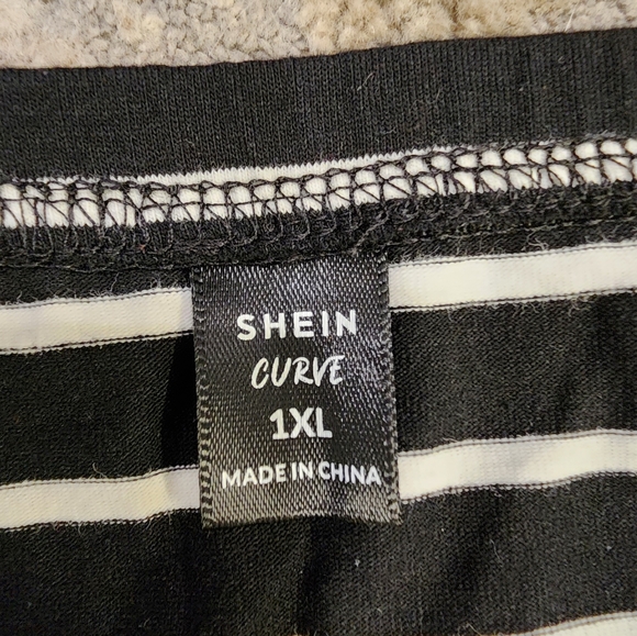 Black & White Stripe Shein Curve Skirt Size 1X - Picture 2 of 2